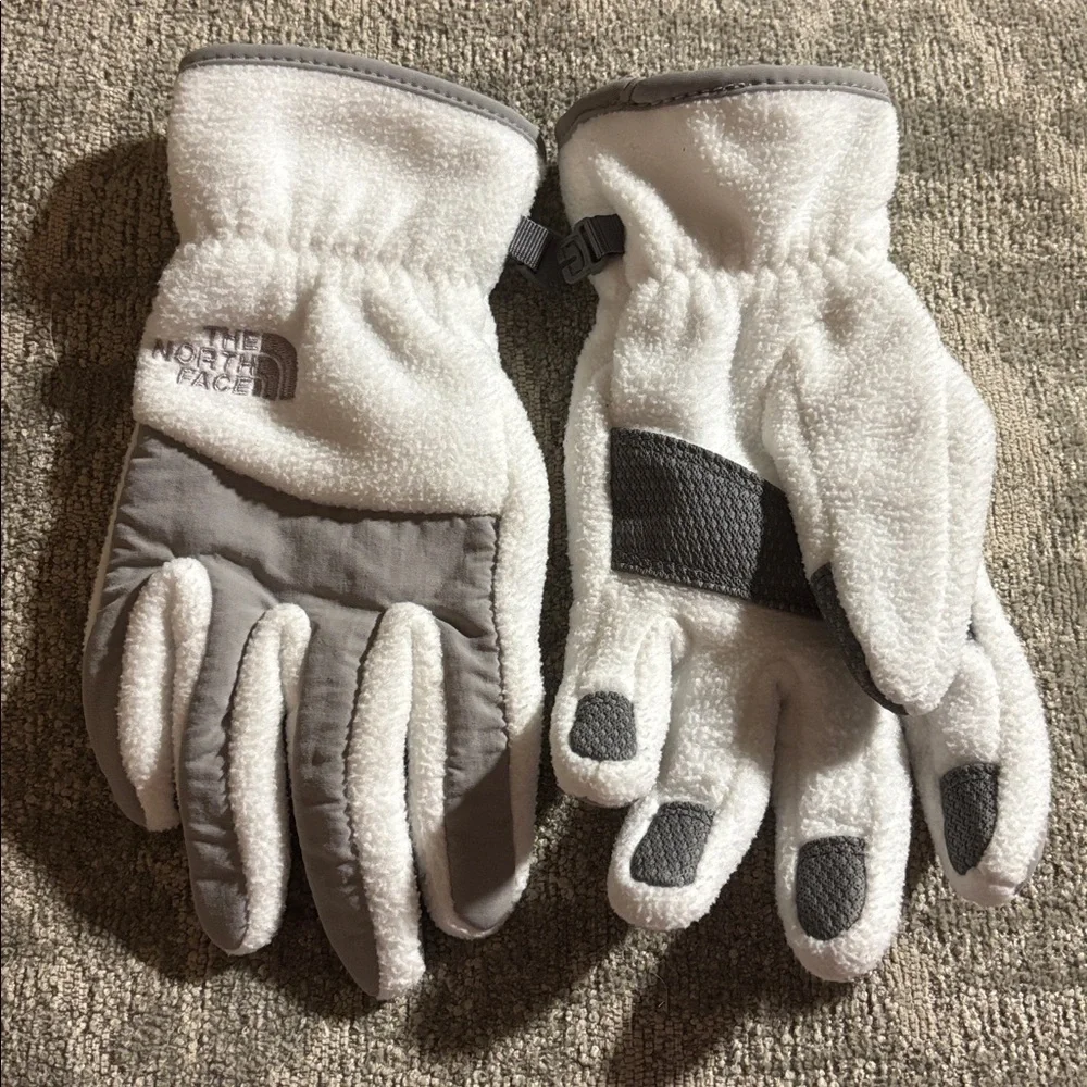 The North Face Fleece Gloves in White and Gray Girls large